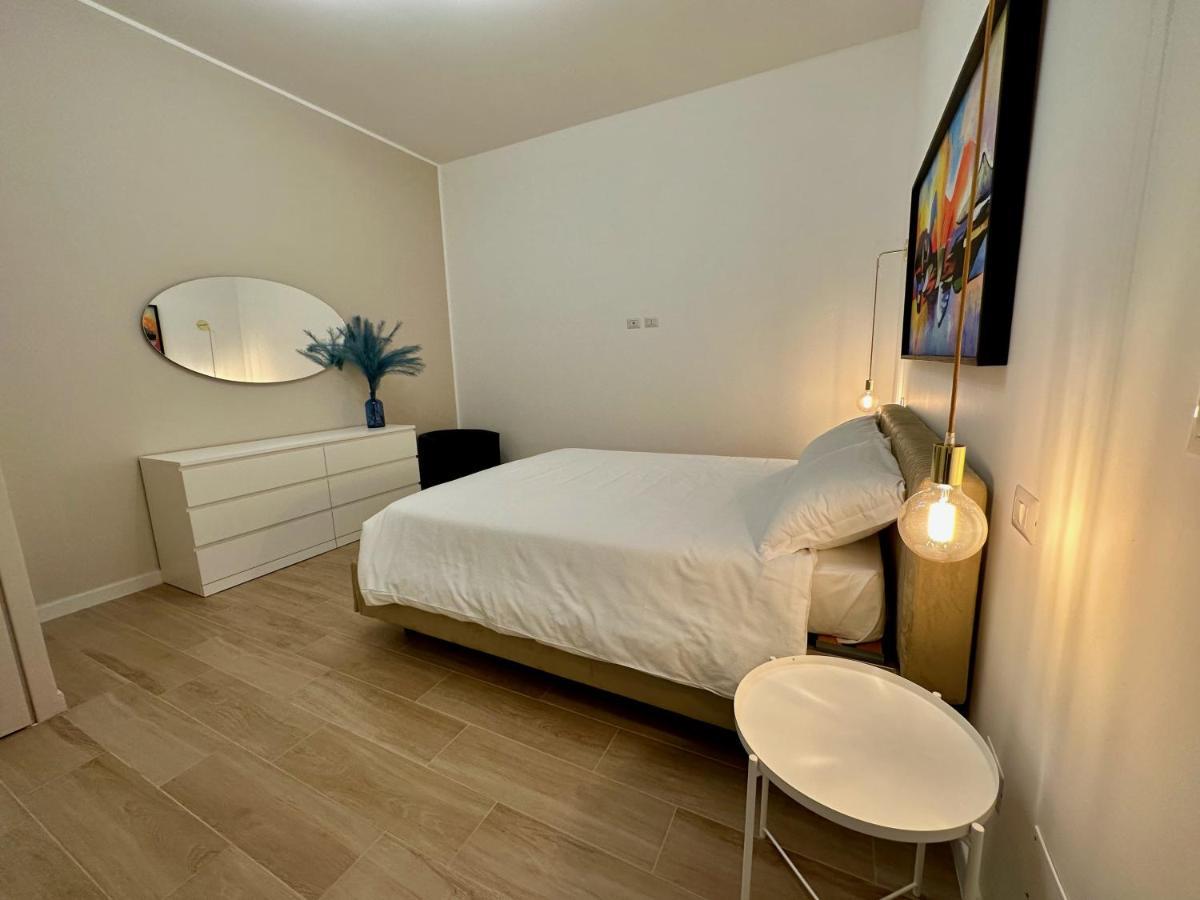 Nouvelle Vag - Apartment & Room Trani Exterior photo